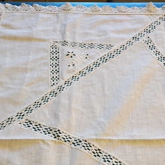 Vintage Classic White Lace Tablecloth Cottagecore Granny Chic Victorian